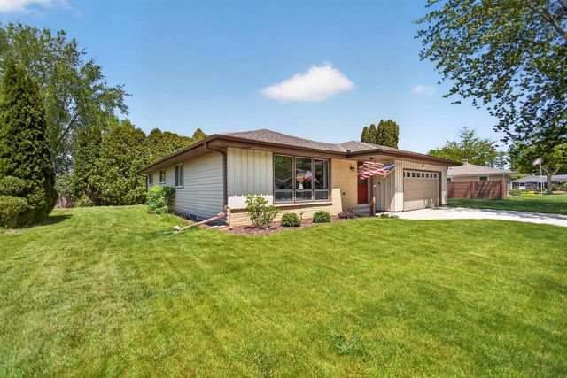 508 Whitegate DRIVE, Saukville, WI 53080