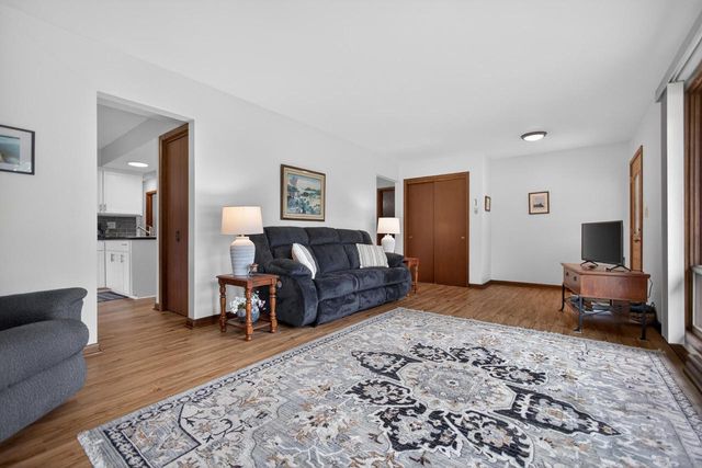 508 Whitegate DRIVE, Saukville, WI 53080