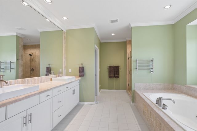 1340 Country Club Boulevard, Clive, IA 50325