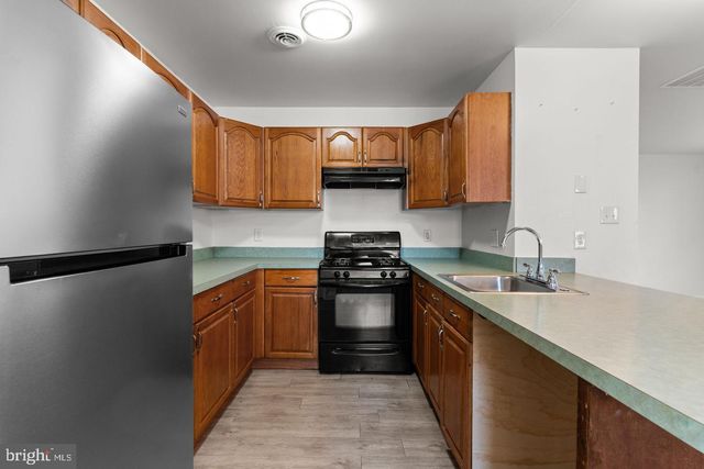 3069 RIVER RD, Camden, NJ 08105