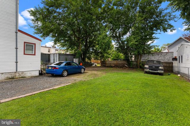 3069 RIVER RD, Camden, NJ 08105