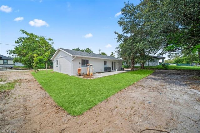 3203 28th ST SW, Lehigh Acres, FL 33976
