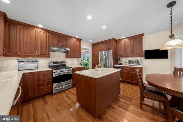 20869 CHANNEL CT, Sterling, VA 20165