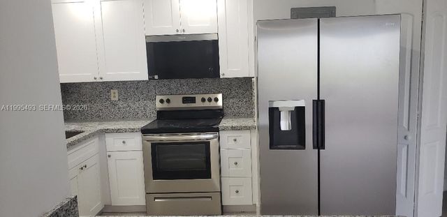 870 NW 87th Ave 407, Miami, FL 33172