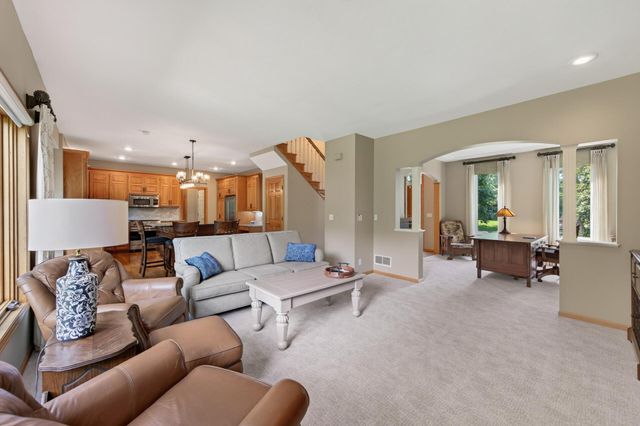 10817 Cambridge Court, Burnsville, MN 55337