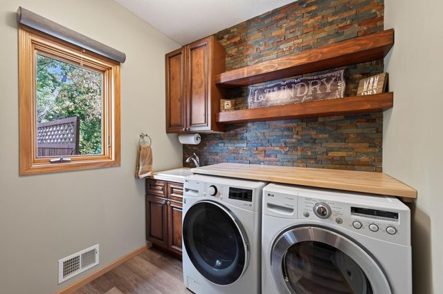 10817 Cambridge Court, Burnsville, MN 55337