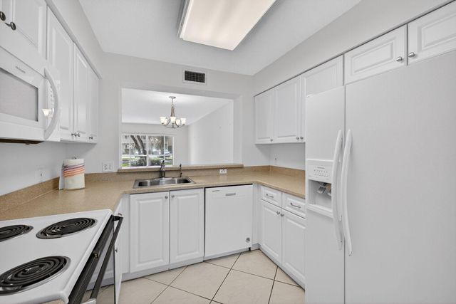 7425 N Devon Dr 107, Tamarac, FL 33321