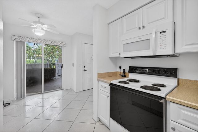 7425 N Devon Dr 107, Tamarac, FL 33321