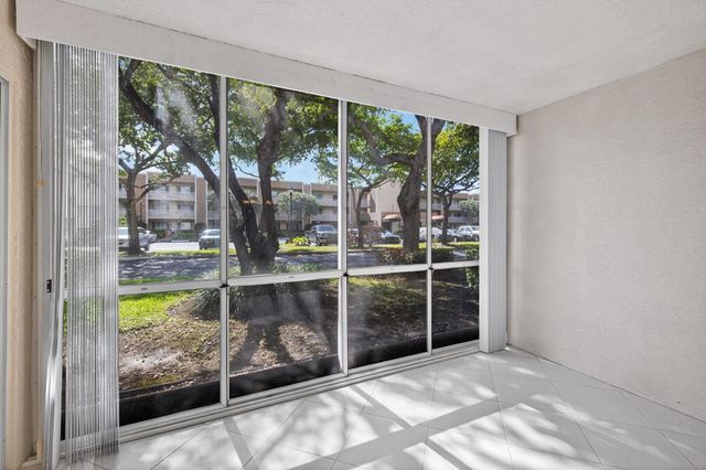7425 N Devon Dr 107, Tamarac, FL 33321