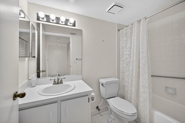 7425 N Devon Dr 107, Tamarac, FL 33321