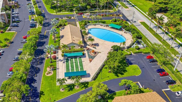 7425 N Devon Dr 107, Tamarac, FL 33321