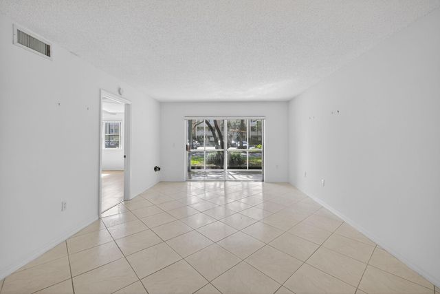 7425 N Devon Dr 107, Tamarac, FL 33321