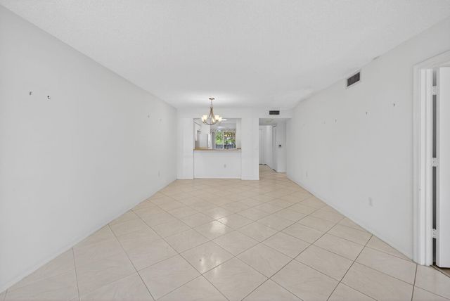 7425 N Devon Dr 107, Tamarac, FL 33321