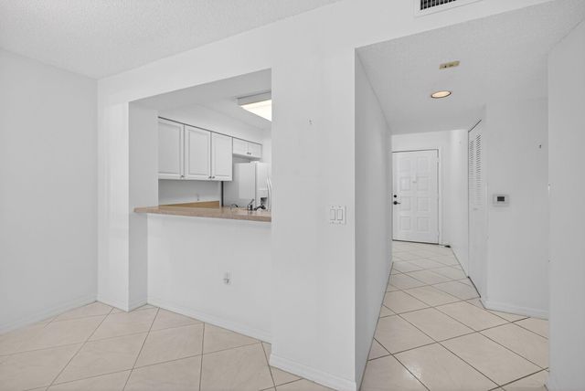 7425 N Devon Dr 107, Tamarac, FL 33321