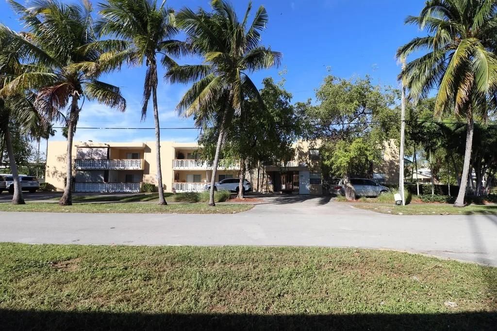 2031 NE 139th St 22, North Miami Beach, FL 33181