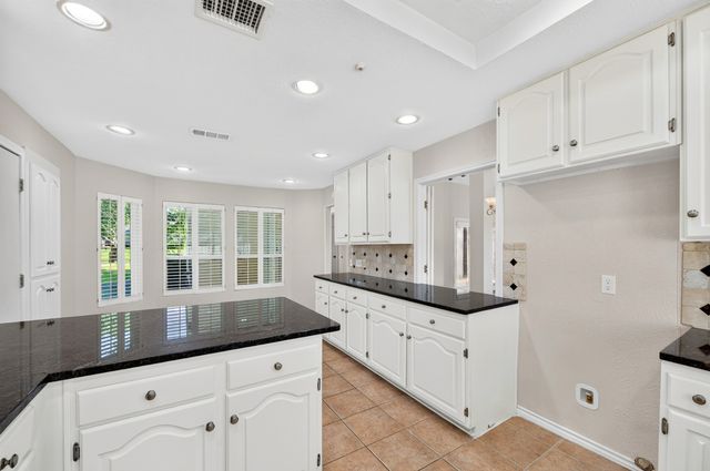 5806 Smoke Glass Trail, Dallas, TX 75252