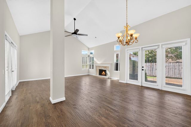 5806 Smoke Glass Trail, Dallas, TX 75252