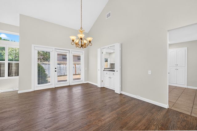 5806 Smoke Glass Trail, Dallas, TX 75252