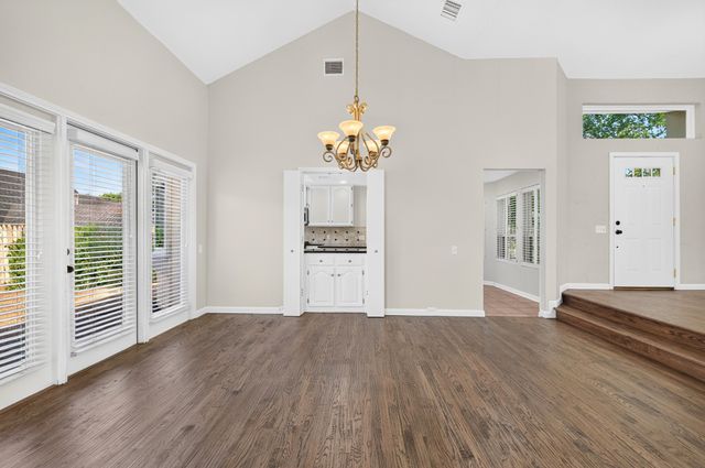 5806 Smoke Glass Trail, Dallas, TX 75252