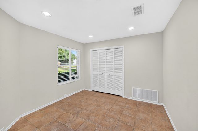 5806 Smoke Glass Trail, Dallas, TX 75252