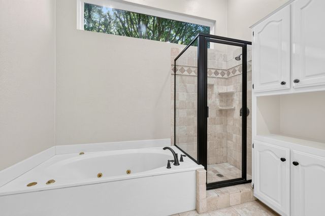 5806 Smoke Glass Trail, Dallas, TX 75252