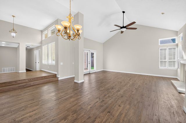 5806 Smoke Glass Trail, Dallas, TX 75252
