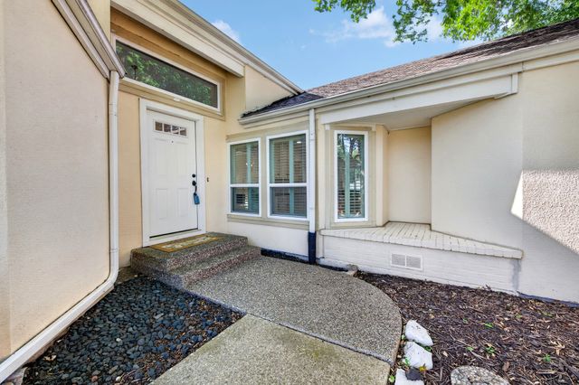 5806 Smoke Glass Trail, Dallas, TX 75252