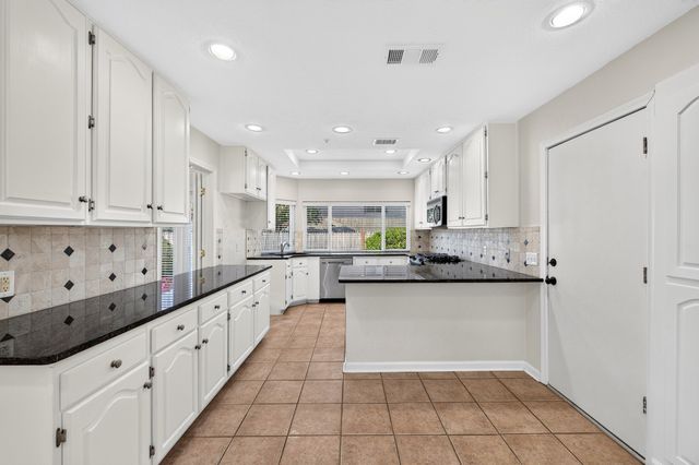 5806 Smoke Glass Trail, Dallas, TX 75252