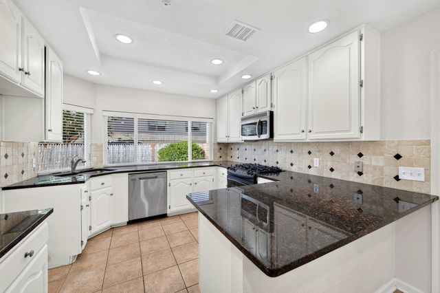 5806 Smoke Glass Trail, Dallas, TX 75252