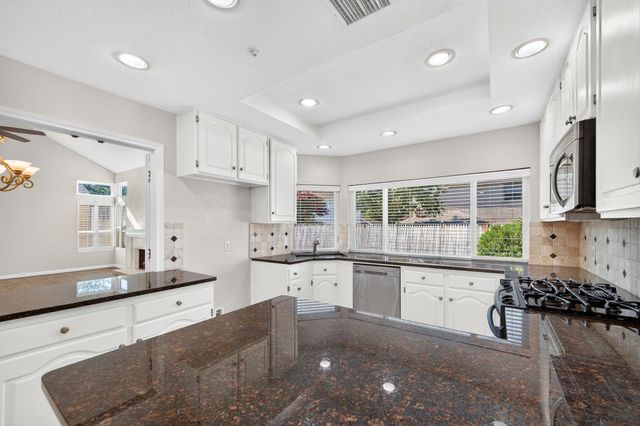 5806 Smoke Glass Trail, Dallas, TX 75252