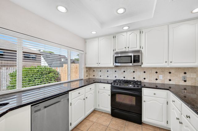 5806 Smoke Glass Trail, Dallas, TX 75252