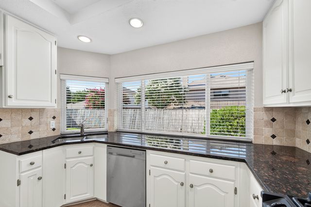 5806 Smoke Glass Trail, Dallas, TX 75252