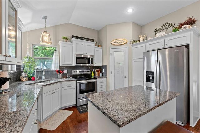 21431 W 47th Terrace, Shawnee, KS 66218
