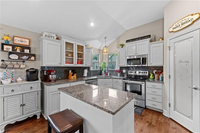 21431 W 47th Terrace, Shawnee, KS 66218
