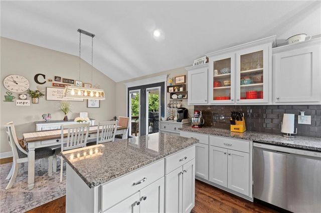 21431 W 47th Terrace, Shawnee, KS 66218