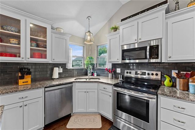 21431 W 47th Terrace, Shawnee, KS 66218
