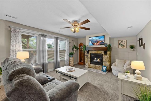 21431 W 47th Terrace, Shawnee, KS 66218
