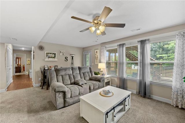 21431 W 47th Terrace, Shawnee, KS 66218