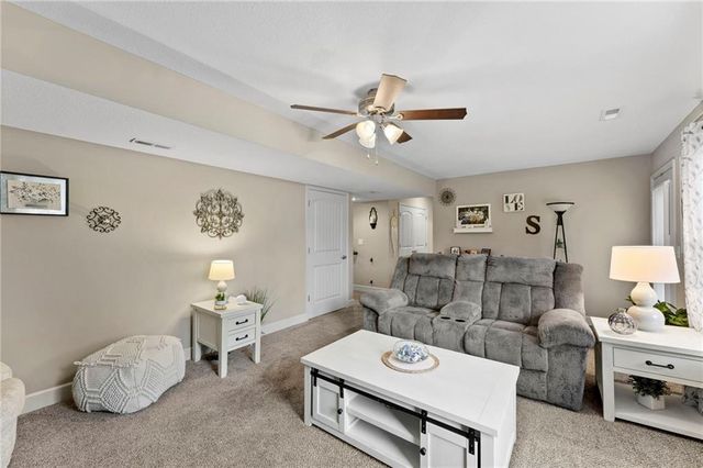 21431 W 47th Terrace, Shawnee, KS 66218