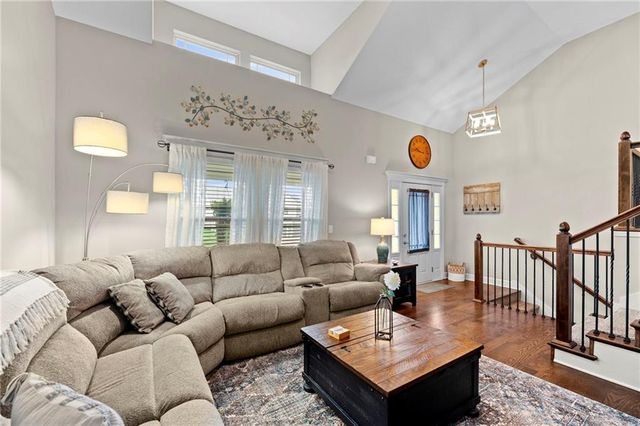 21431 W 47th Terrace, Shawnee, KS 66218