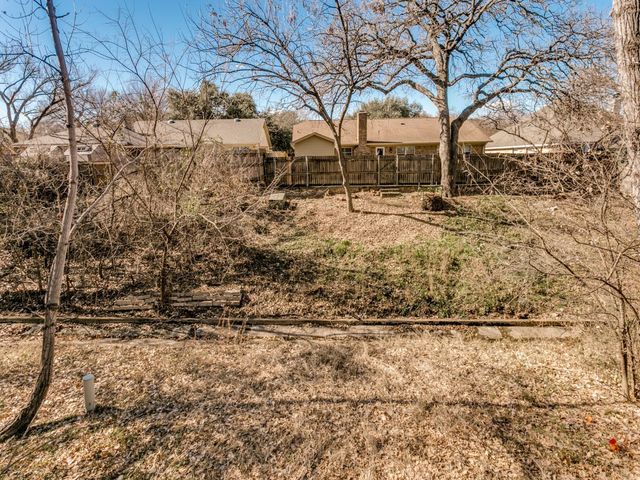 1311 Oak Timber Drive, Euless, TX 76039