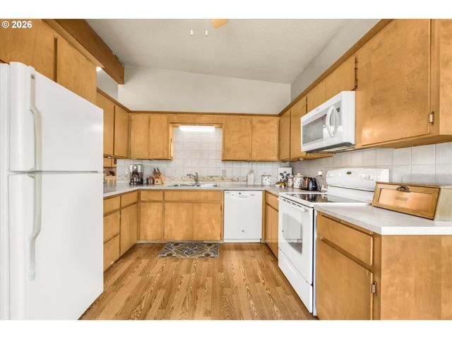 2205 N COUNTRY CLUB Dr, Canby, OR 97013