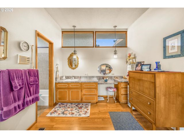 2205 N COUNTRY CLUB Dr, Canby, OR 97013