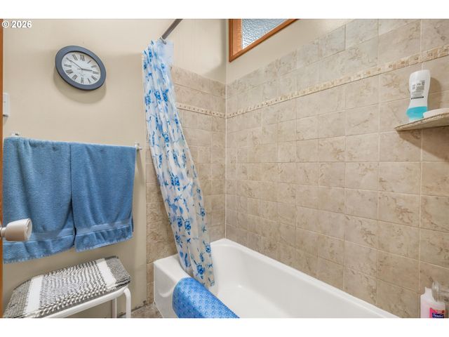 2205 N COUNTRY CLUB Dr, Canby, OR 97013