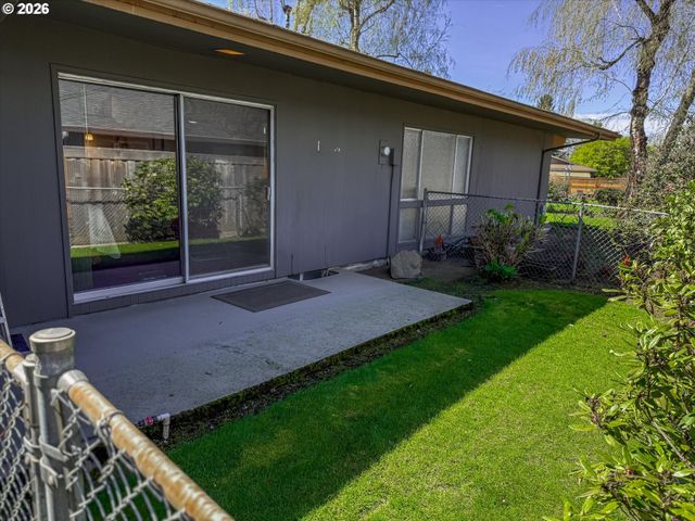 2205 N COUNTRY CLUB Dr, Canby, OR 97013