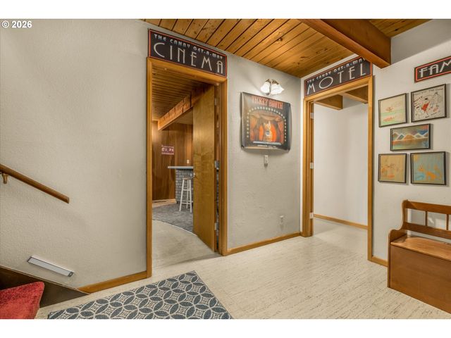 2205 N COUNTRY CLUB Dr, Canby, OR 97013