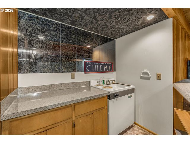 2205 N COUNTRY CLUB Dr, Canby, OR 97013