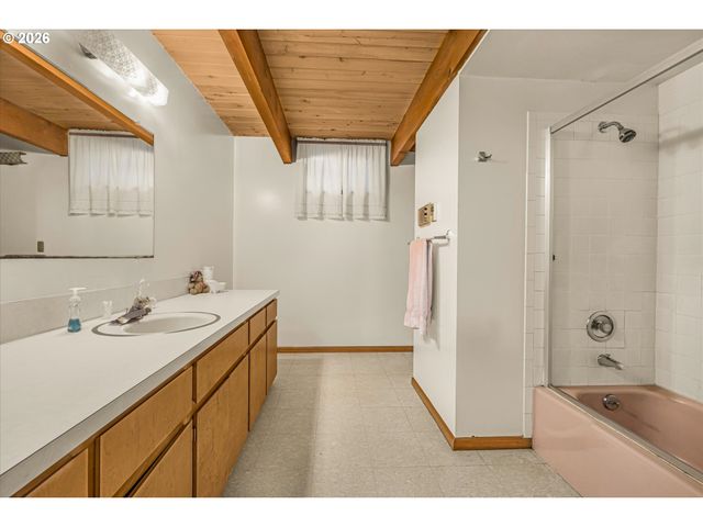 2205 N COUNTRY CLUB Dr, Canby, OR 97013
