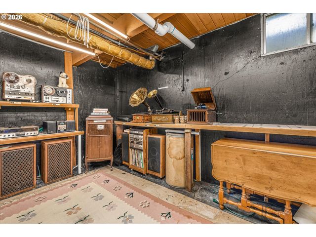 2205 N COUNTRY CLUB Dr, Canby, OR 97013