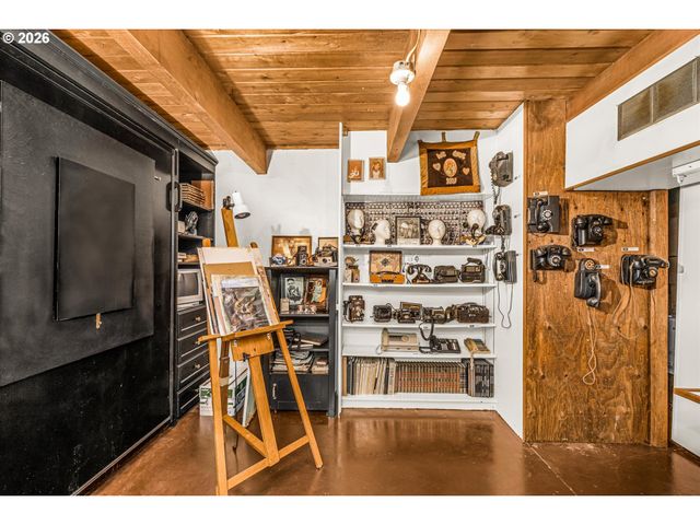 2205 N COUNTRY CLUB Dr, Canby, OR 97013